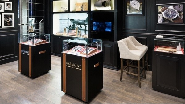 如何使用亞克力展示架，可以讓它保持一直通透和增加壽命呢？